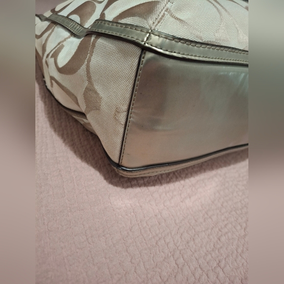 Coach Poppy Metallic Signature Tote 22447 Great condition - Picture 7 of 13